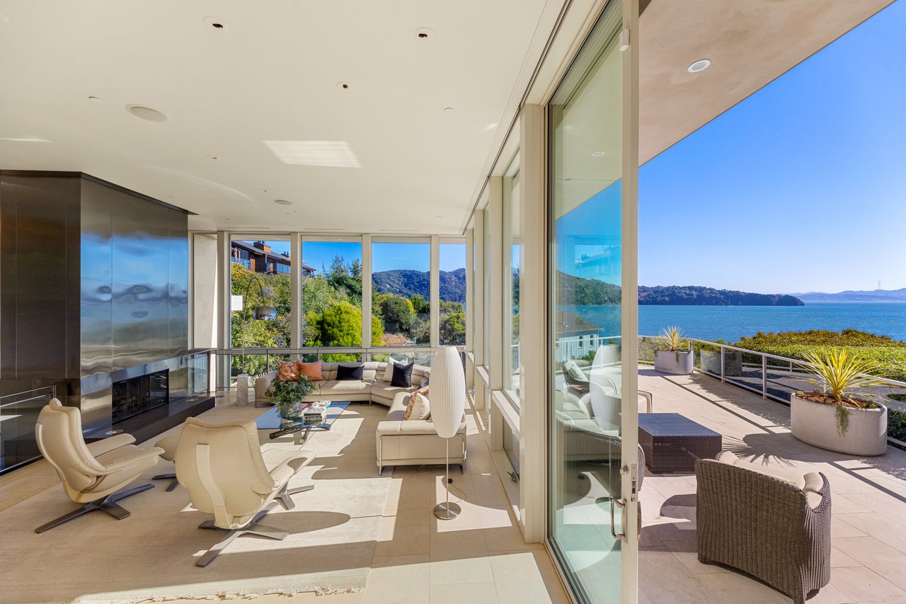 Dramatic Contemporary Architecture and Golden Gate Bridge Views