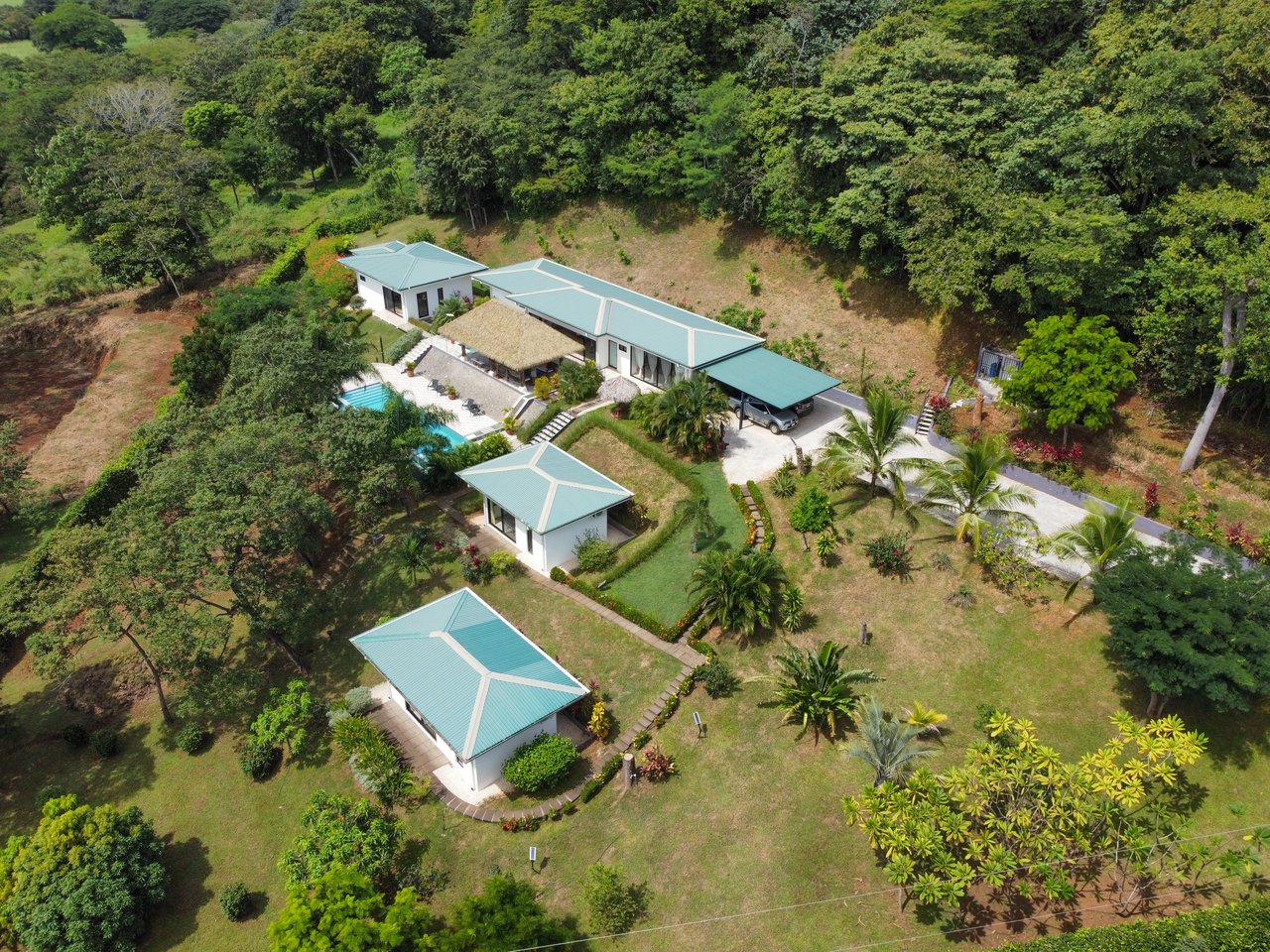Mimi Lodge | Luxurious Mountain Retreat on 1.5 Acres Just 20 Minutes from Tamarindo