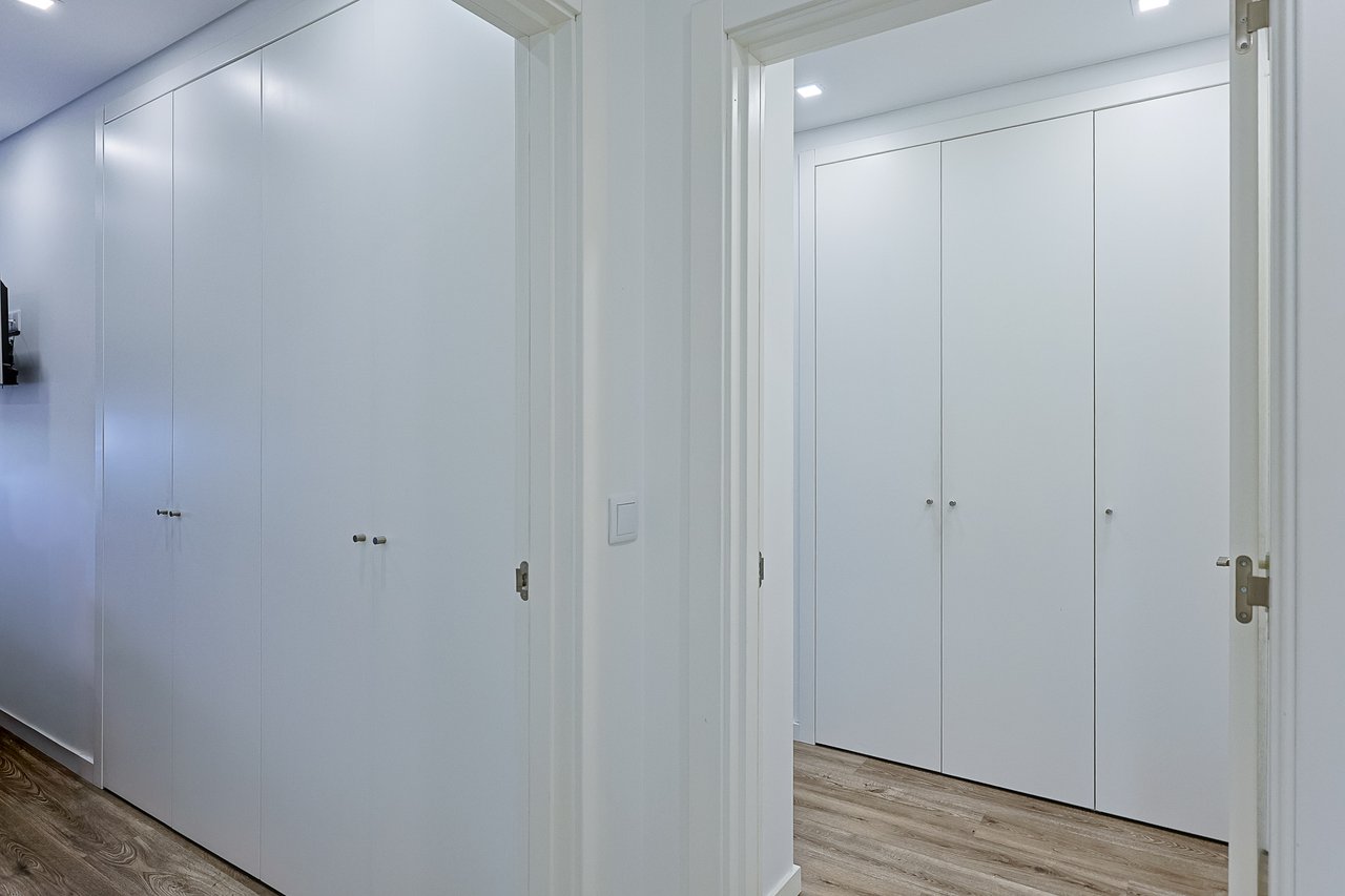 Modern 2-Bed, 2-Bath Apartment in Central Marinha Grande – Near Nazaré