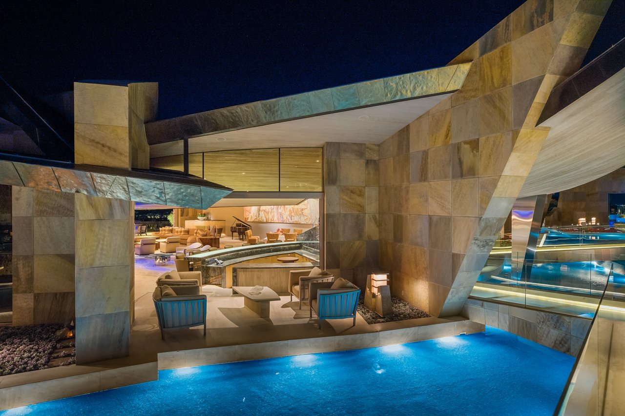 706 Summit Cv