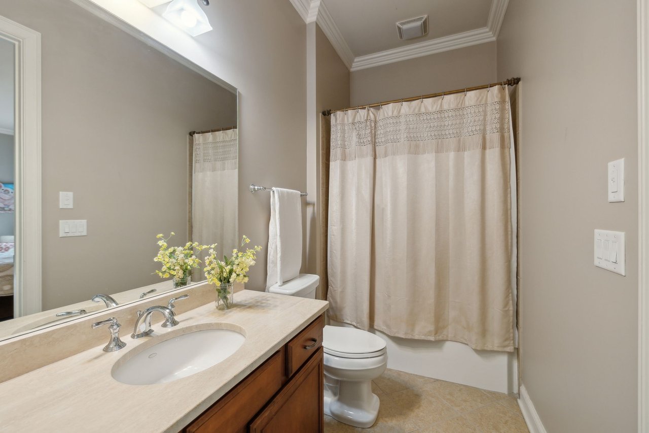 1025 Falling Leaf Cir