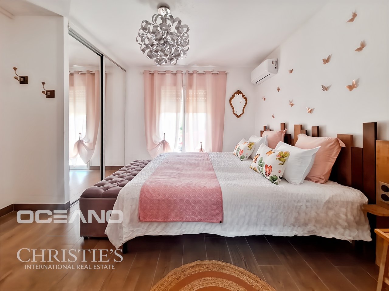 Sea View Villa + 2 Bedroom Apartment – Sought-After Area
