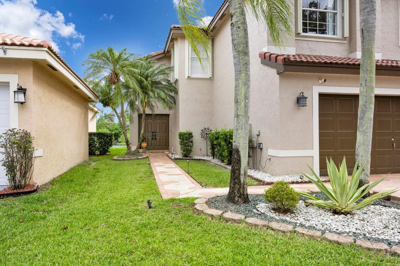 Lakefront Living in Silver Lakes