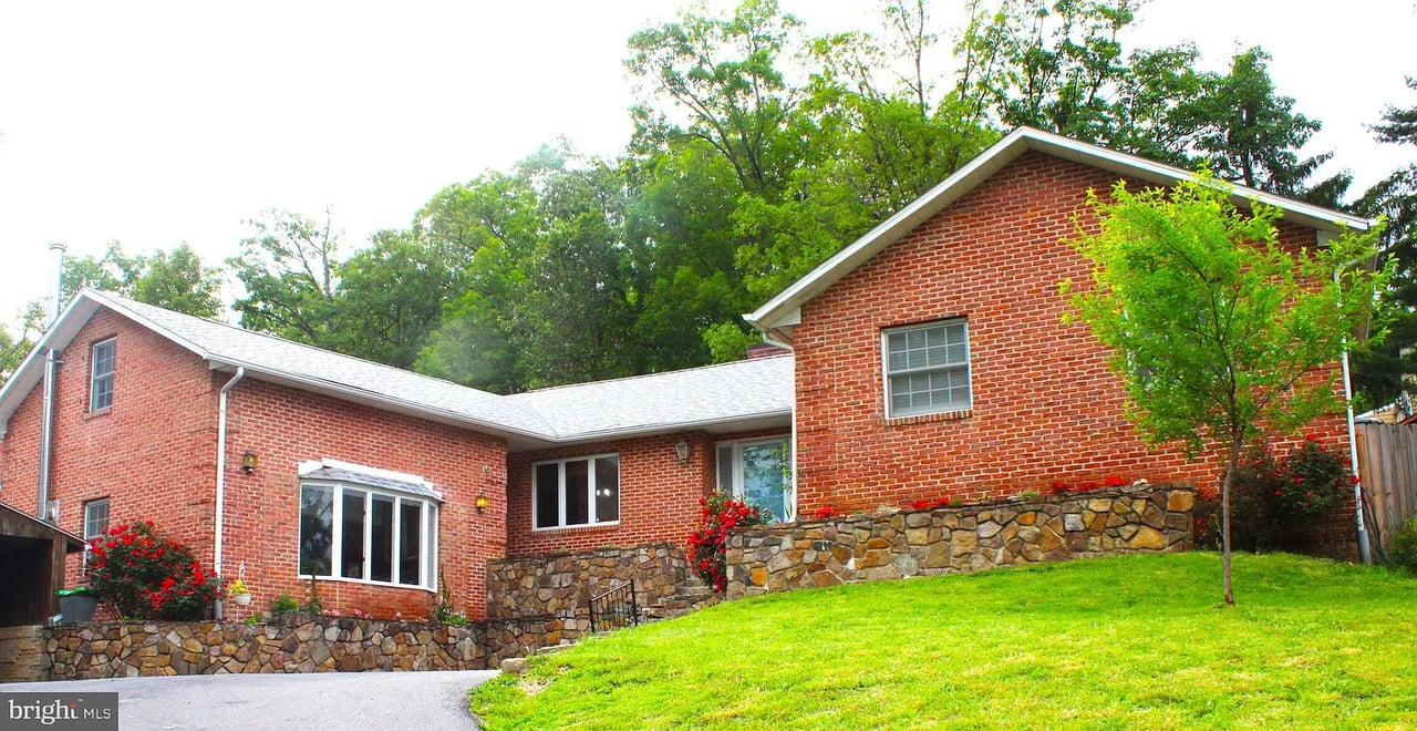 1065 Longwood Ave