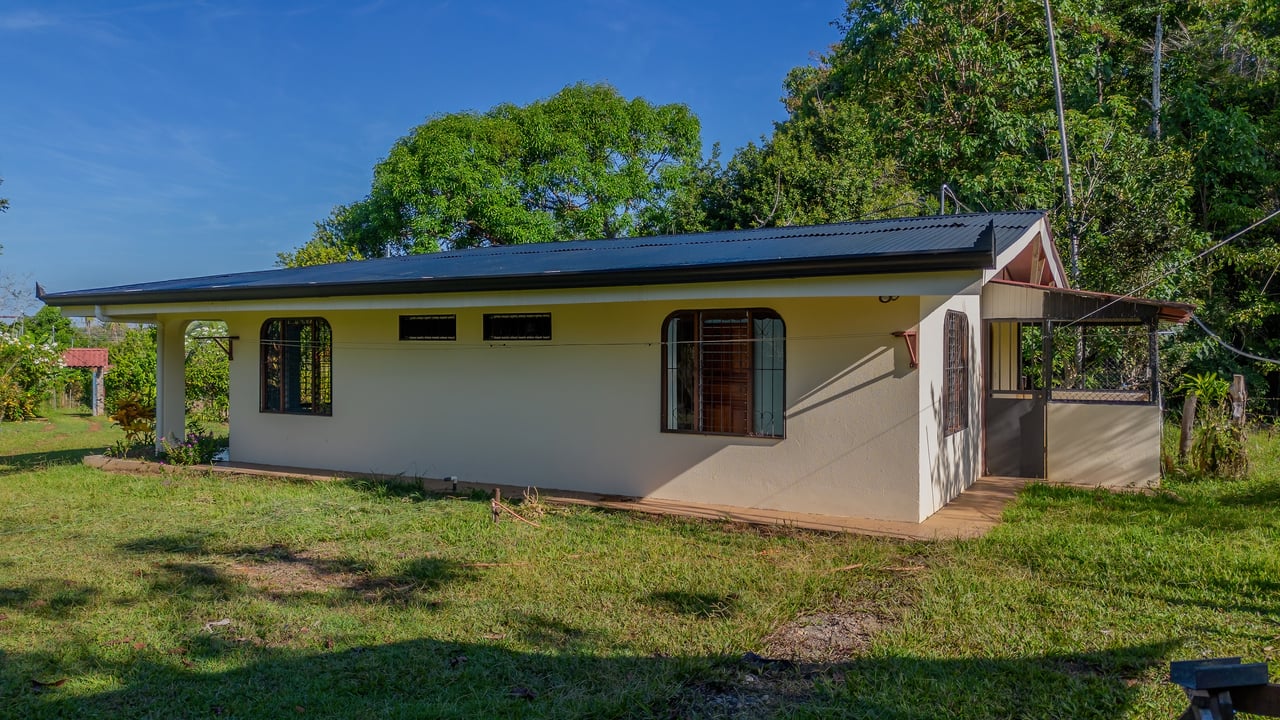 Vista Serena, beautiful House surrounded by nature in Villa Nueva de Quepos