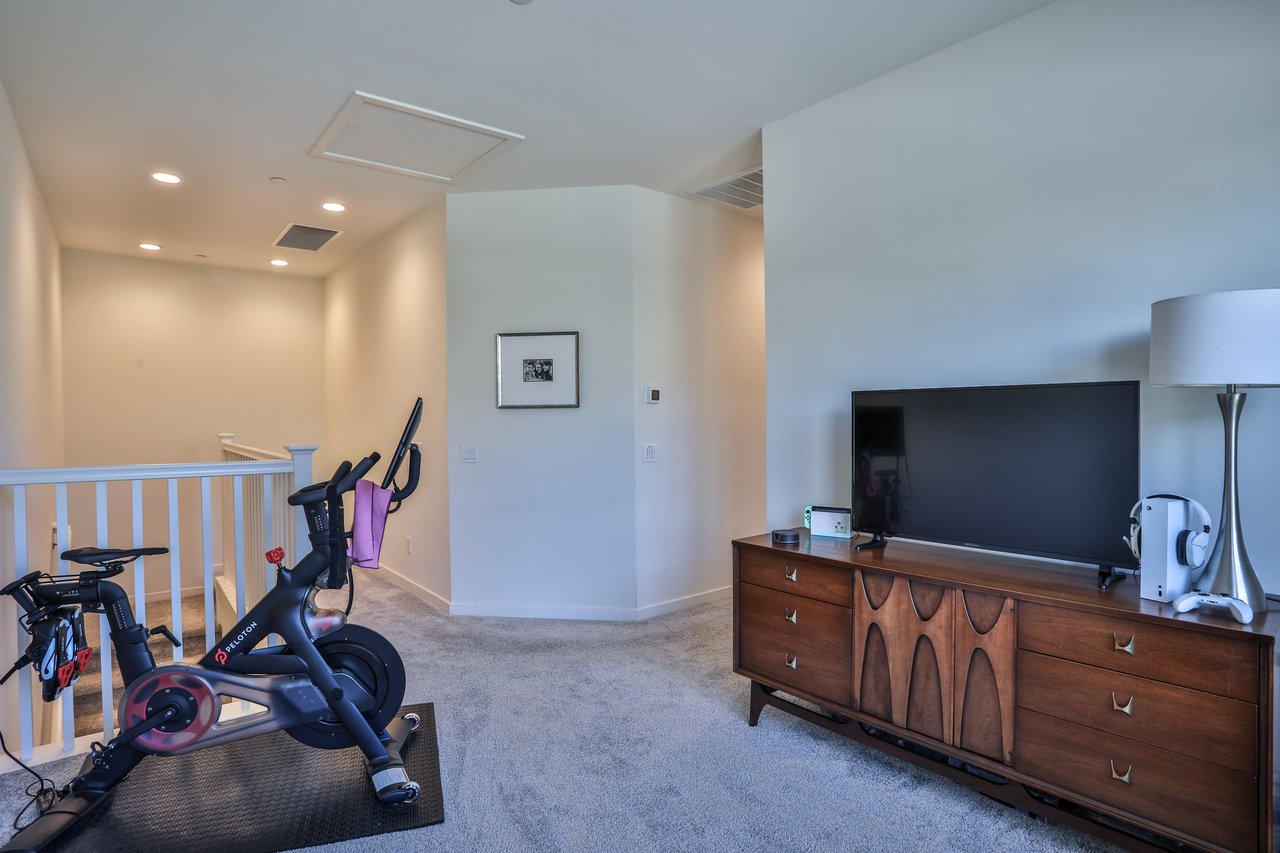 608 White Oaks, Lake Forest