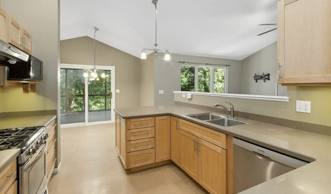 125 E Dovetail Dr