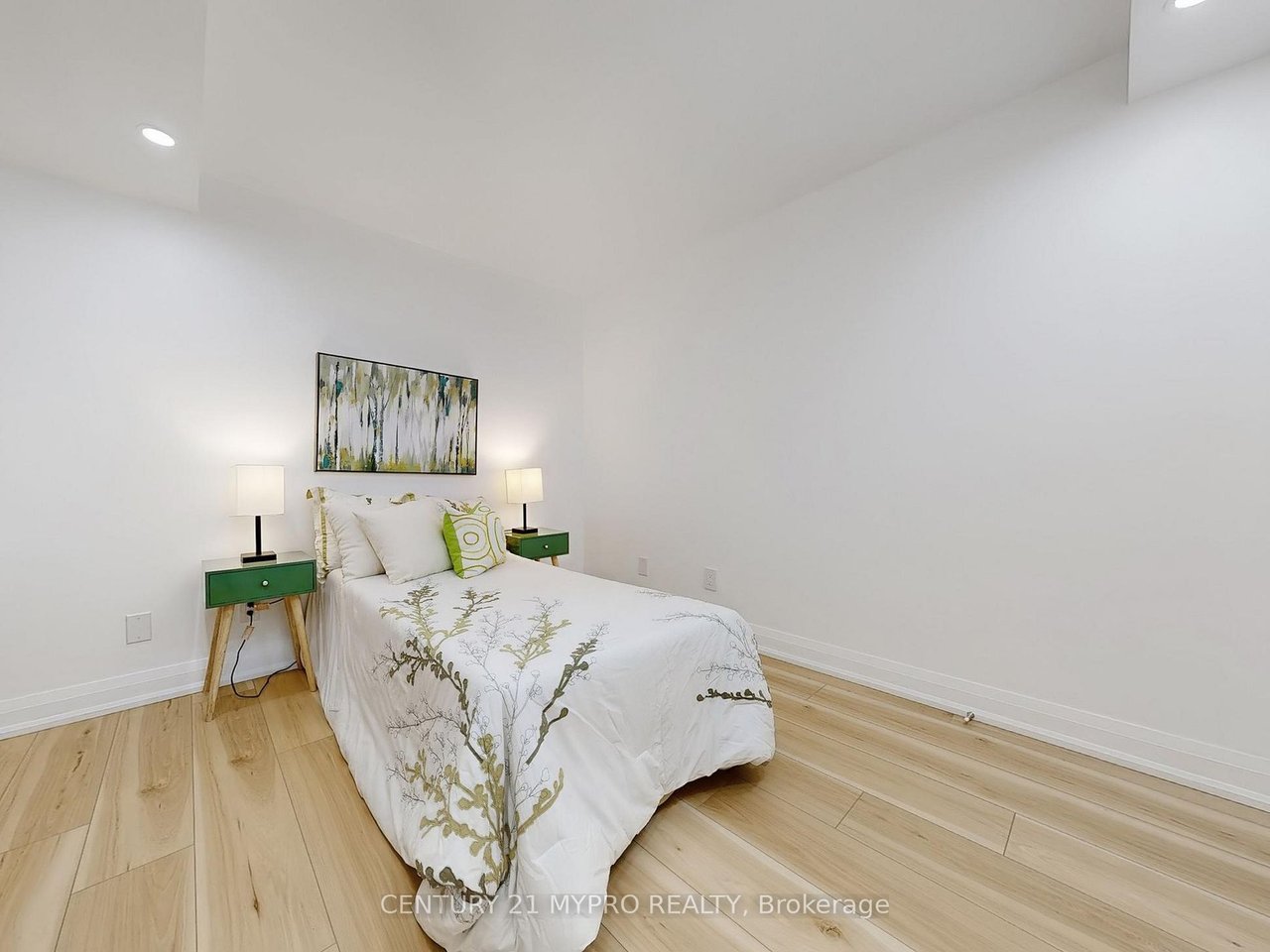 HOLLYWOOD PLAZA PENTHOUSE