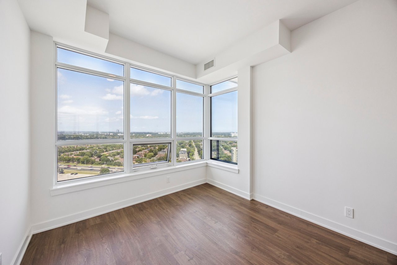50 Upper Mall Way #2109