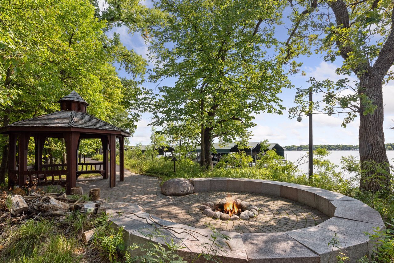 405 Carpenters Point, Wayzata