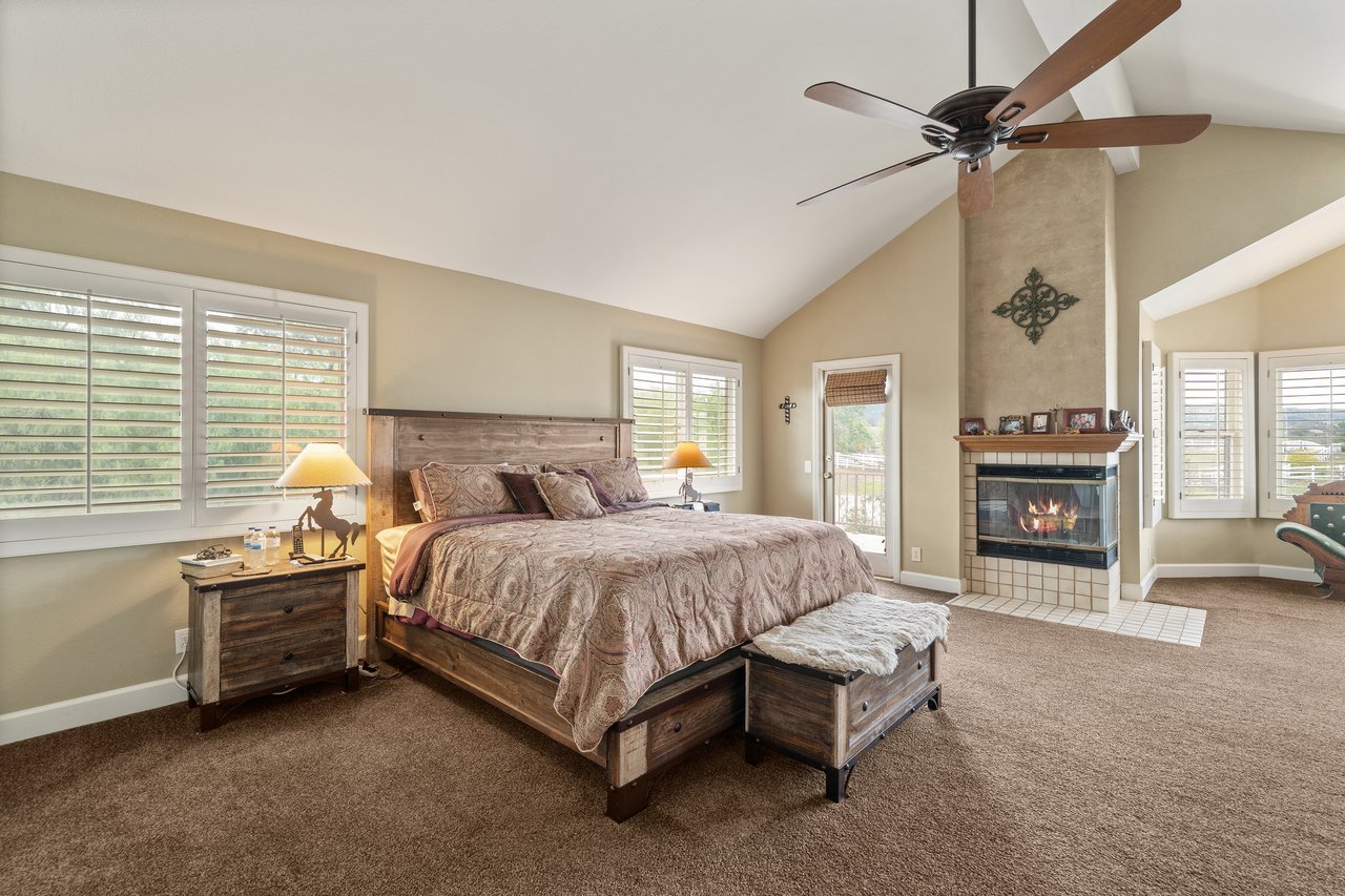38405 Avenida La Cresta