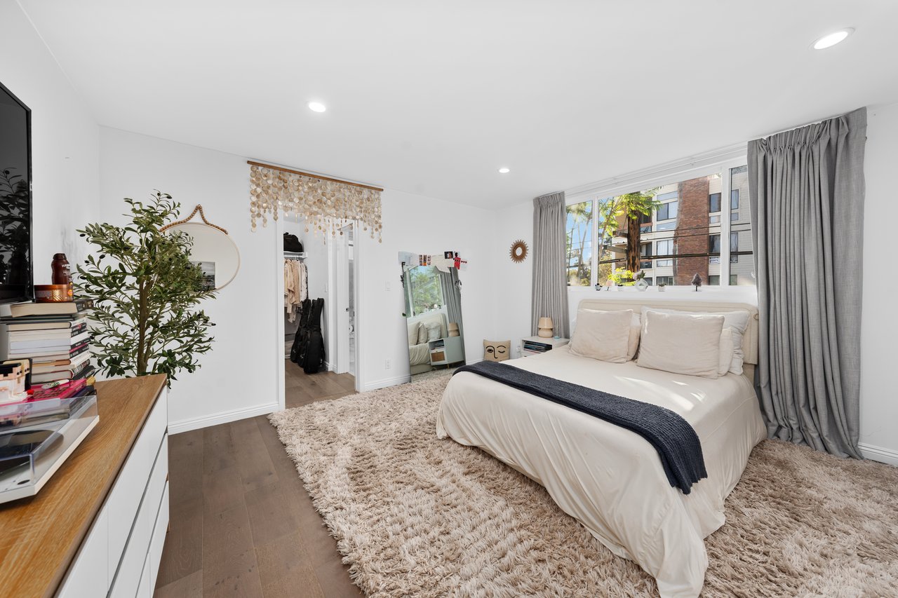 11970 Montana Ave Unit: 207, Brentwood 