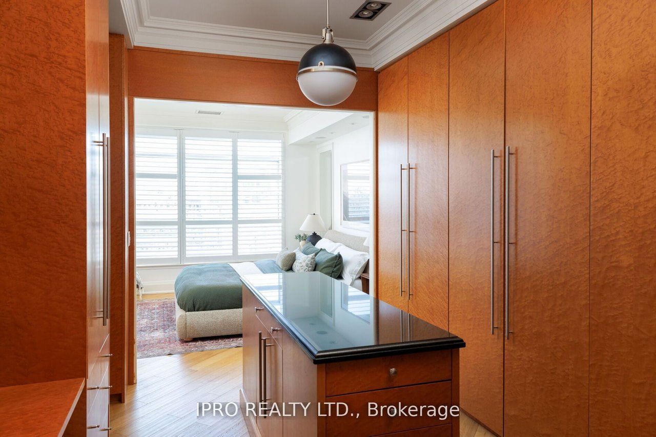 BOUTIQUE LIVING 