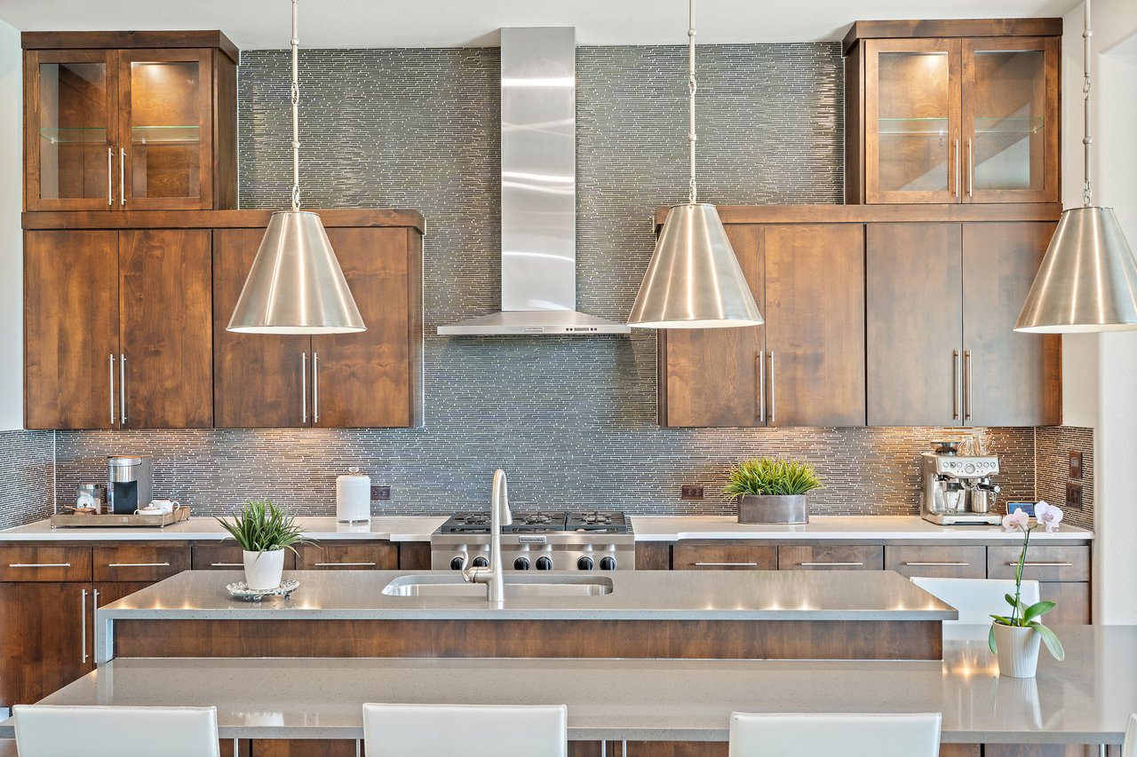 Modern Transitional Luxury Home in Gated Bluffs of Steiner Ranch | Lake Austin Access + Hill Country Views | $1.9MM
