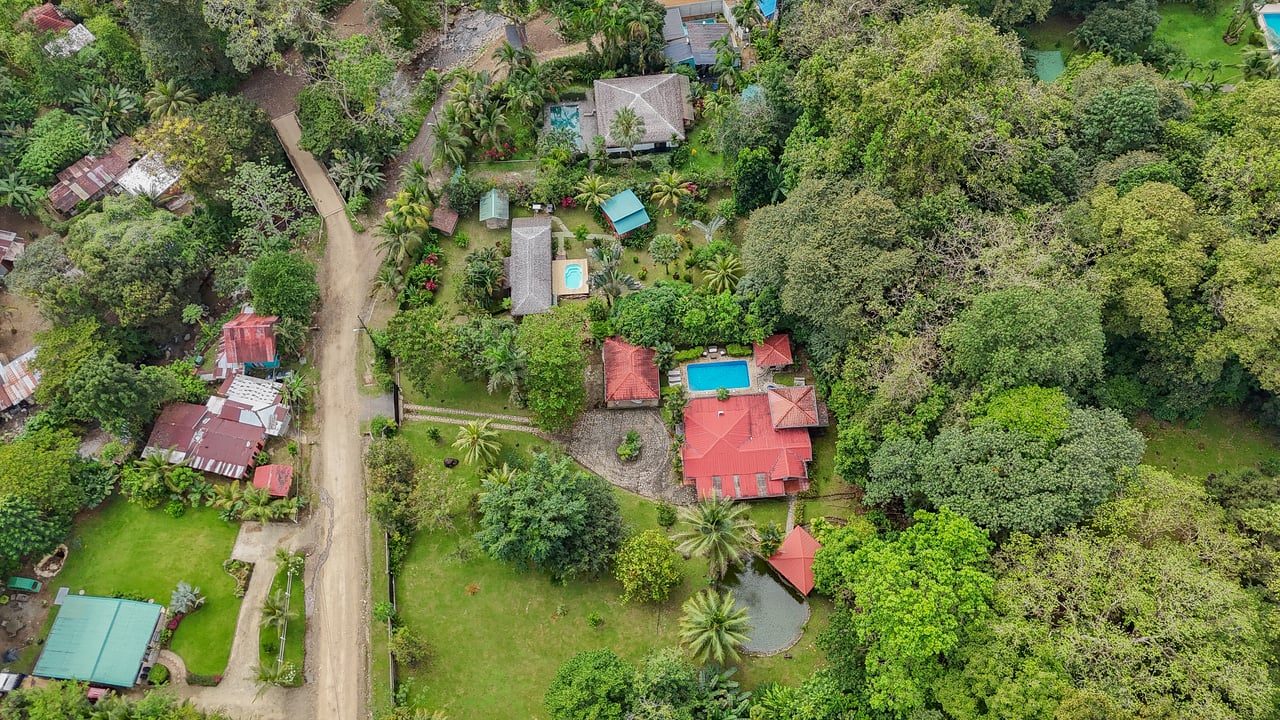 A riverfront 3-bed home on a large property In Ojochal, Costa Rica