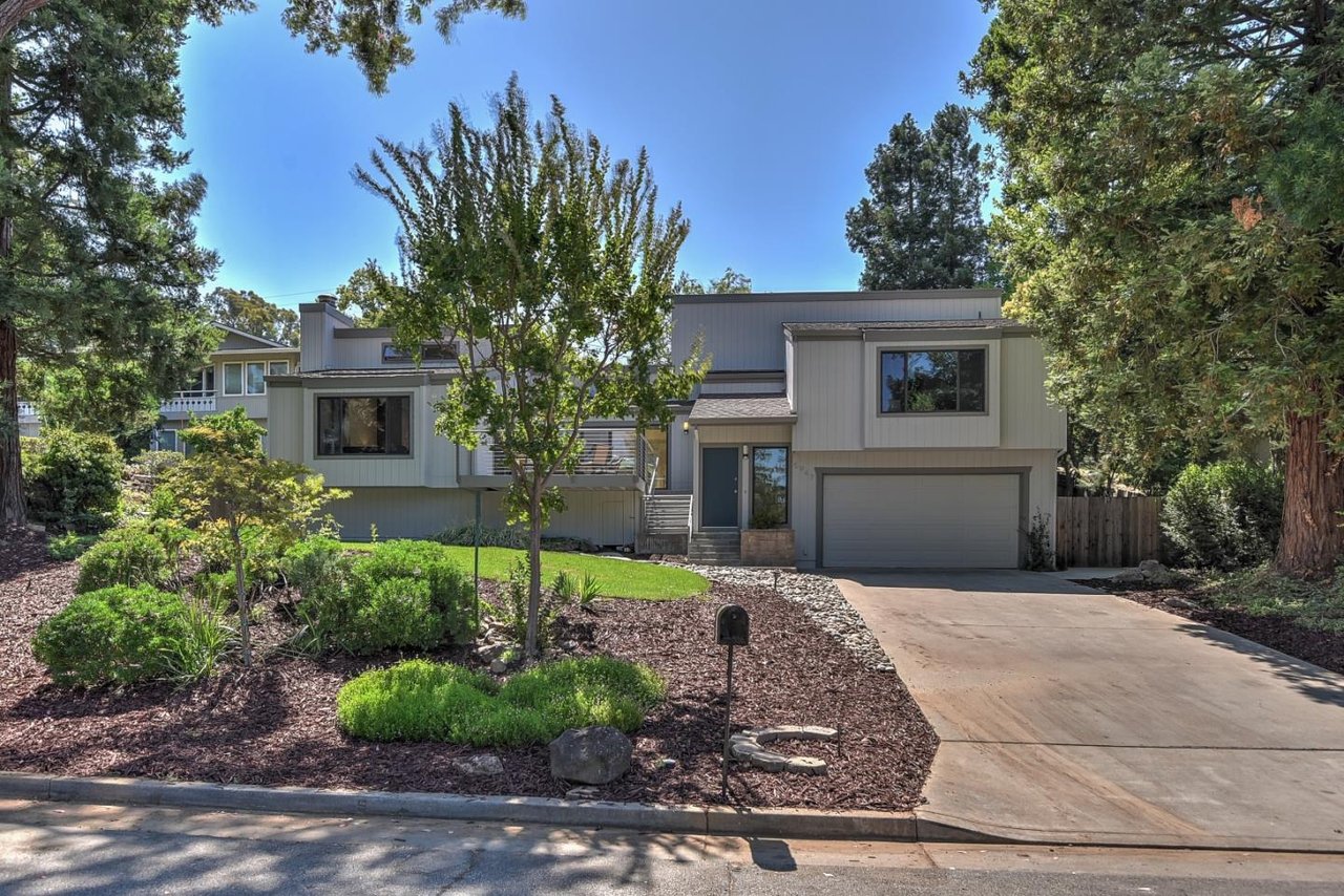 5947 Hosta Ln