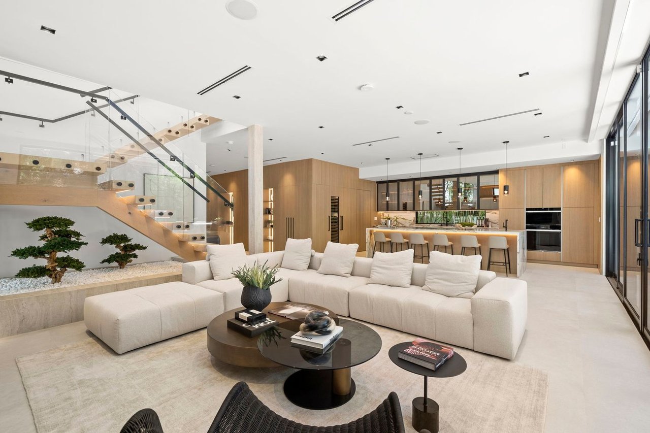 325 W 63rd St