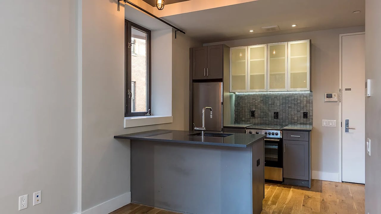 185 Leonard St 1A