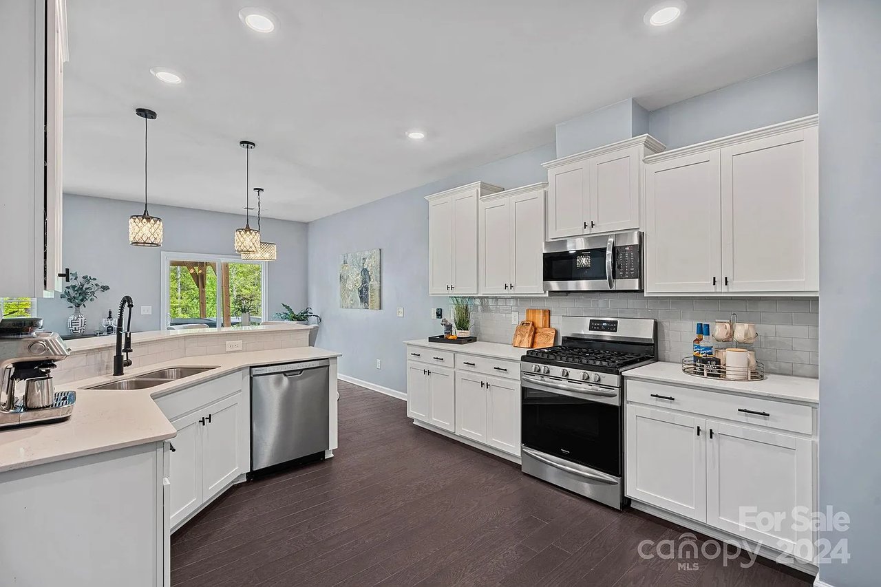 916 Pecan Tree Ln