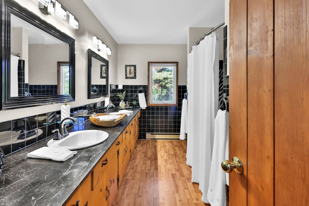 2360 8 Side Road, Burlington
