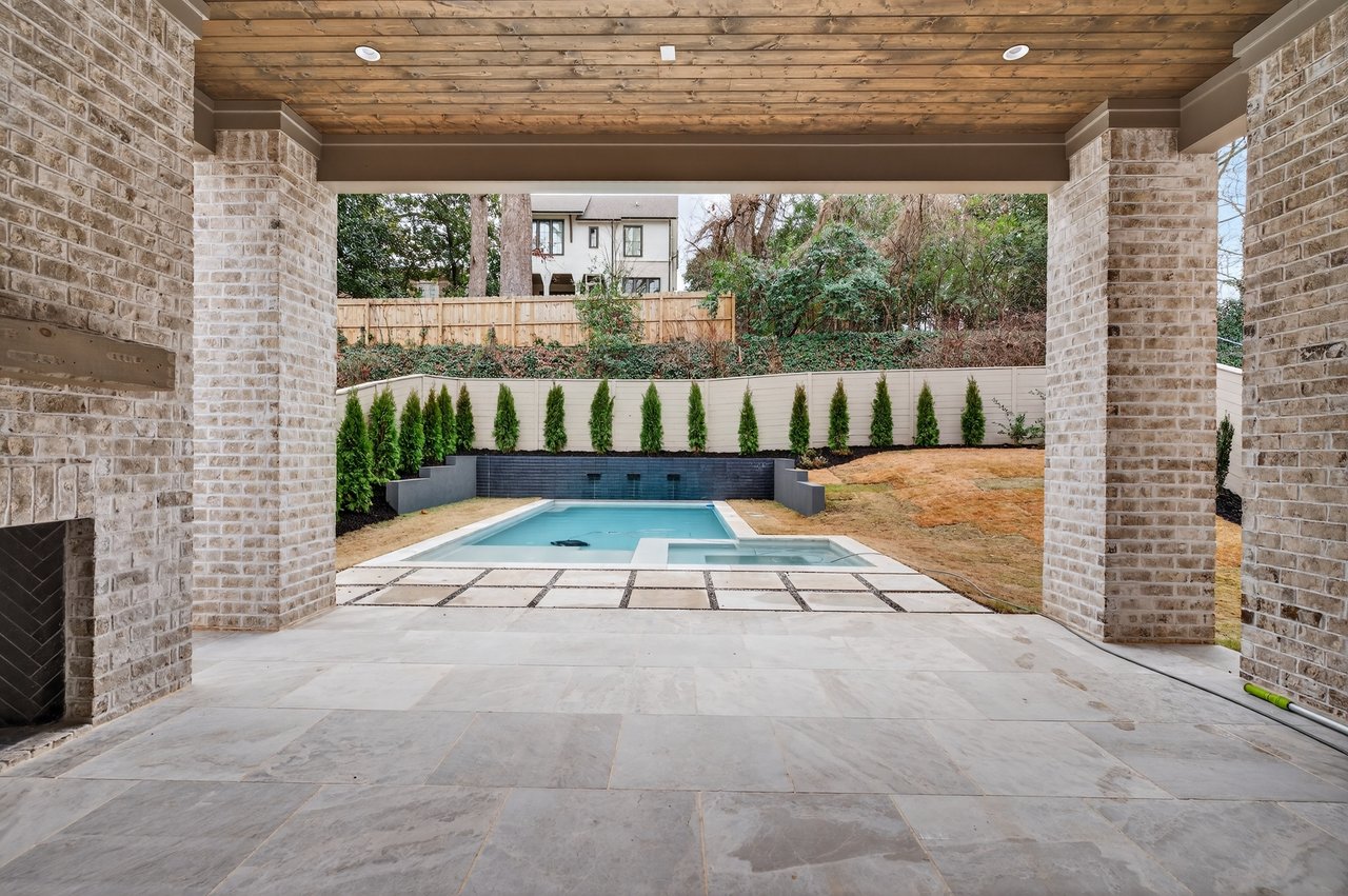 991 Courtenay Dr NE | MORNINGSIDE 