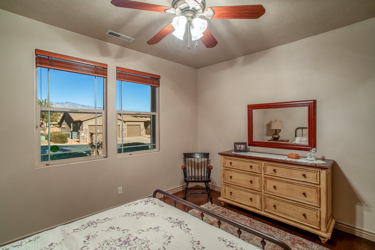 1319 W Red Butte Dr