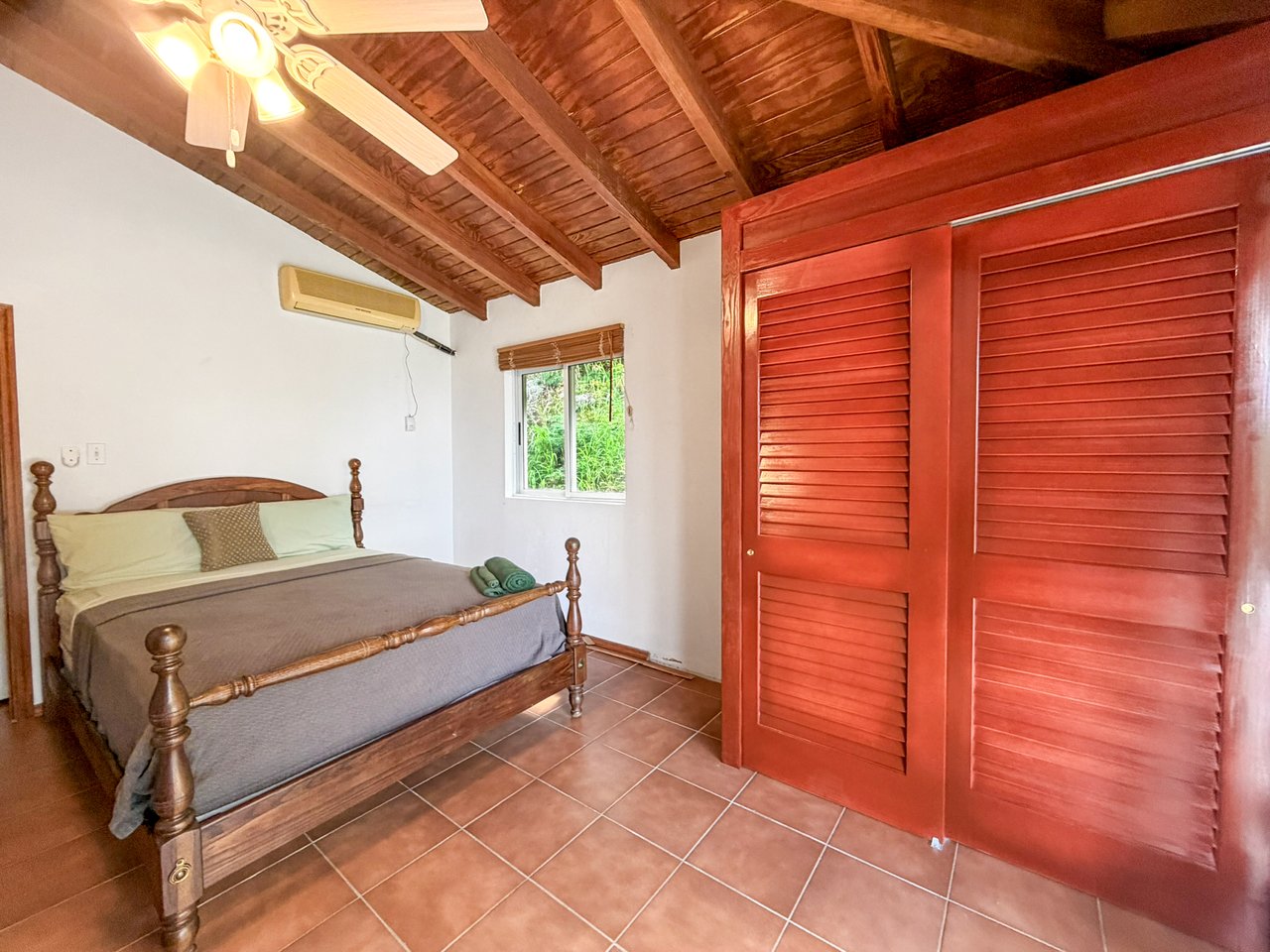 587 Lambert Beach Villa 3 Bedrooms