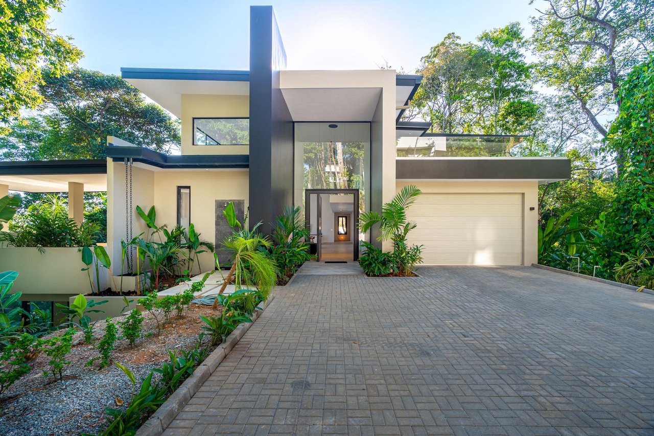 Casa Colibri — Protected Whale's Tail Views From a Private 3-Home Ridge Enclave | Uvita