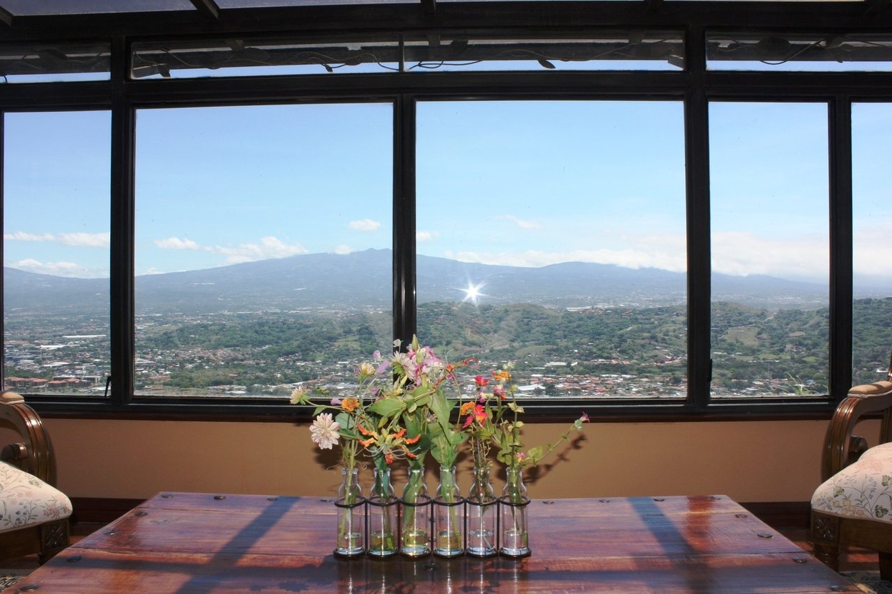 Fully Furnished Provenzal Estate