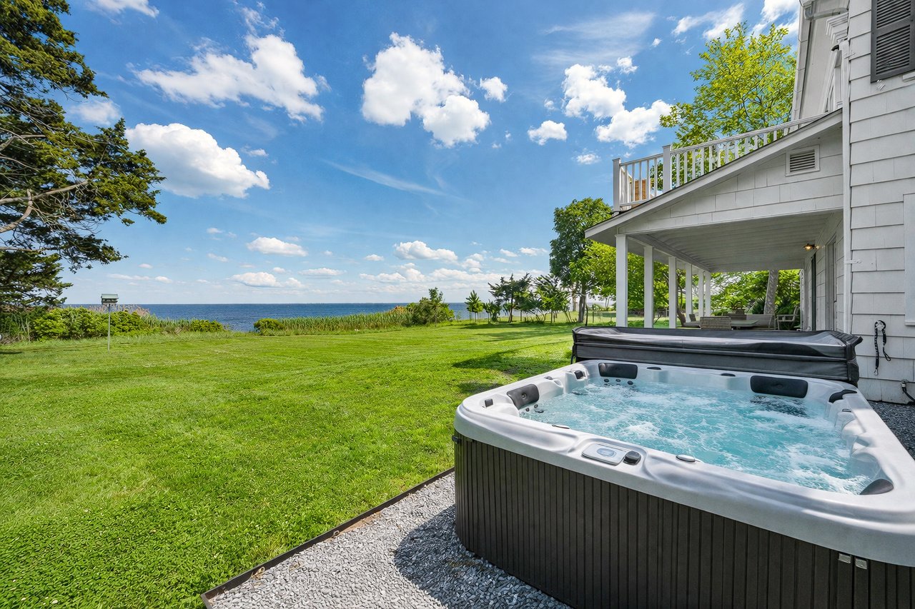 AN ELEGANT WATERFRONT ESCAPE