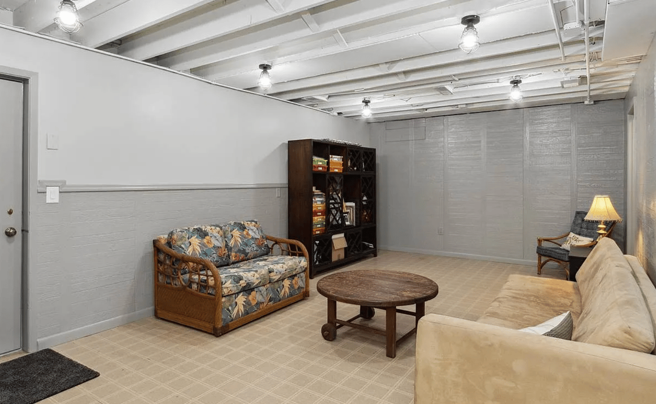 145 Oakridge Ave