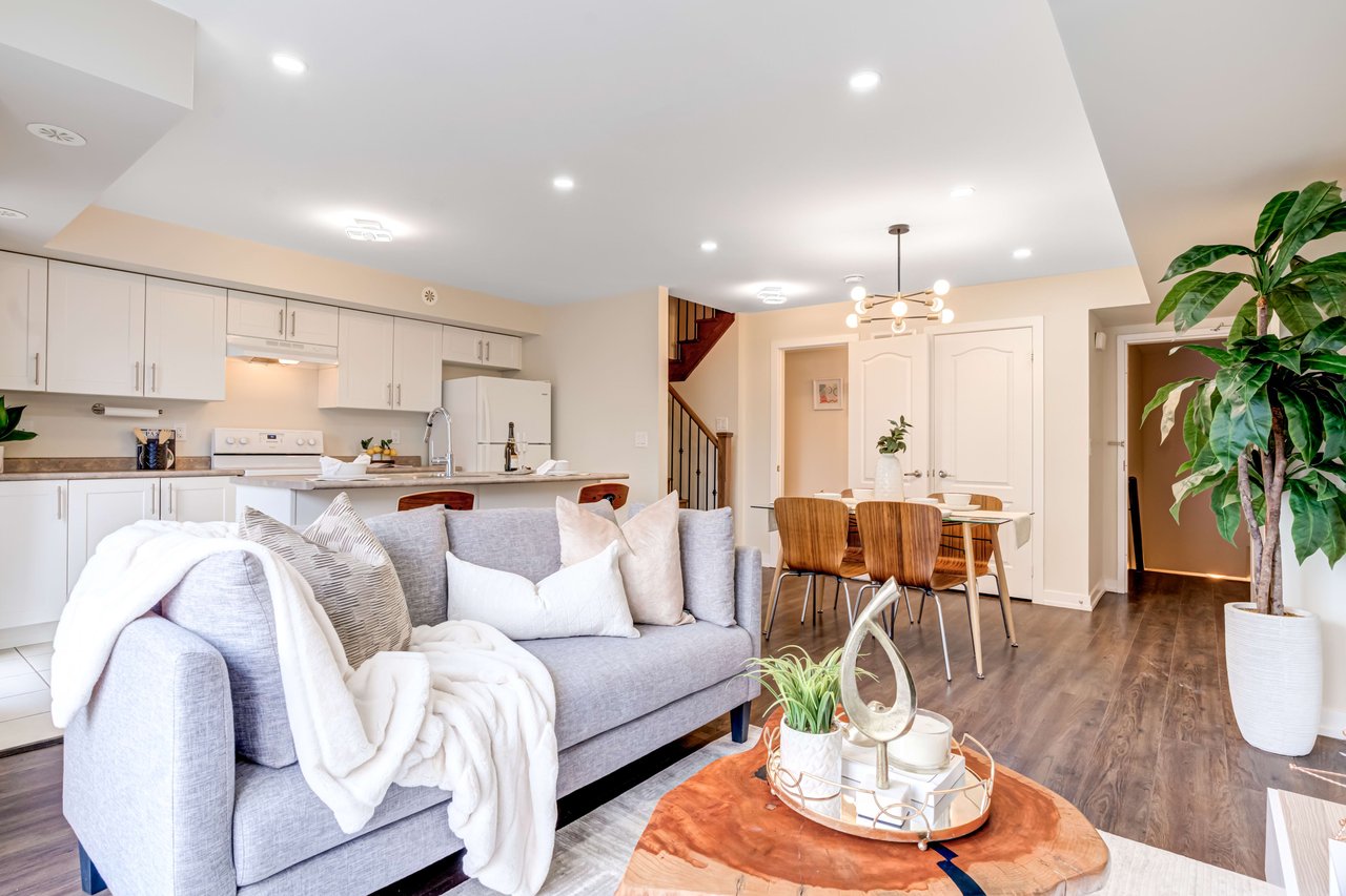 112-2 Dunsheath Way