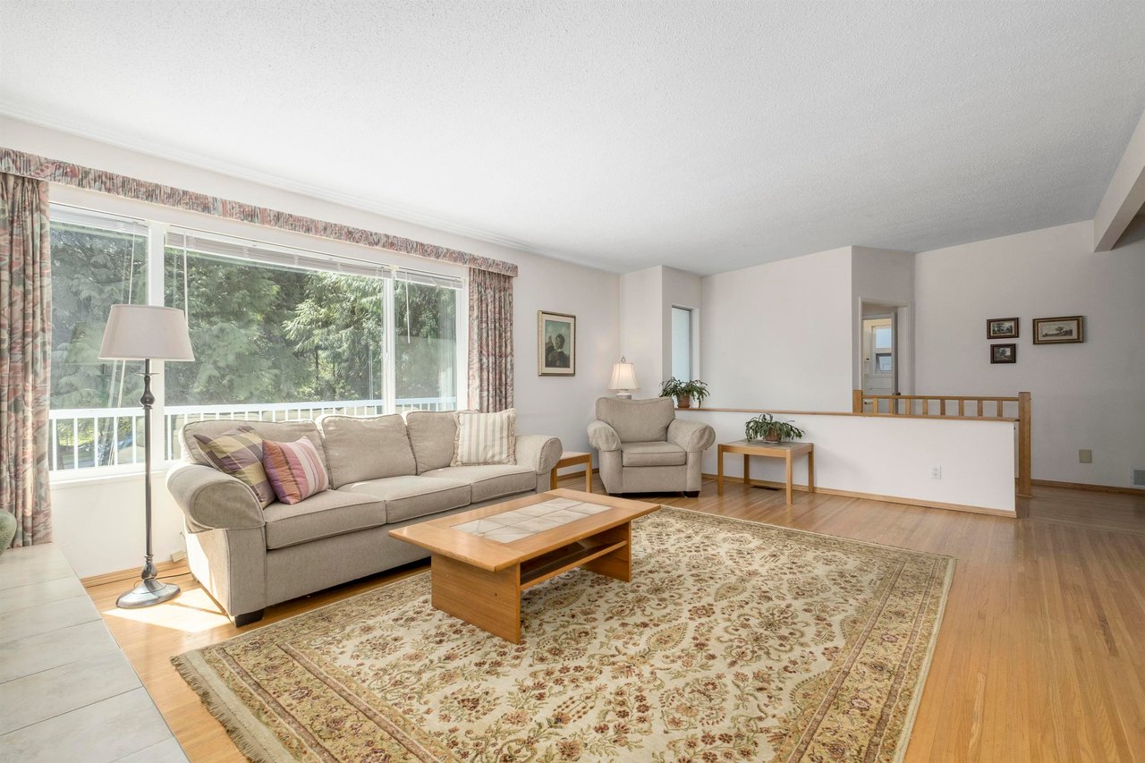 646 E Windsor Rd