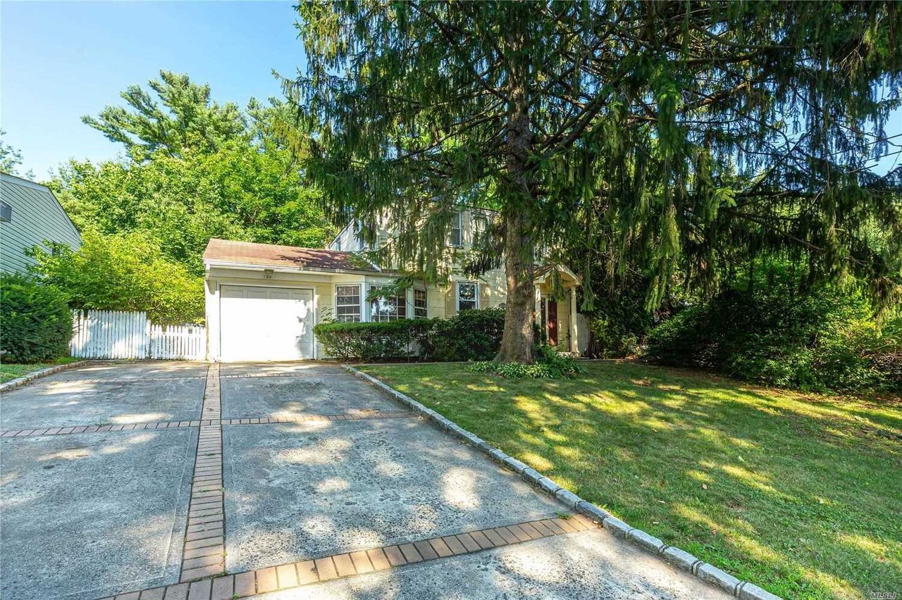 122 Deepdale Pkwy, Roslyn Heights