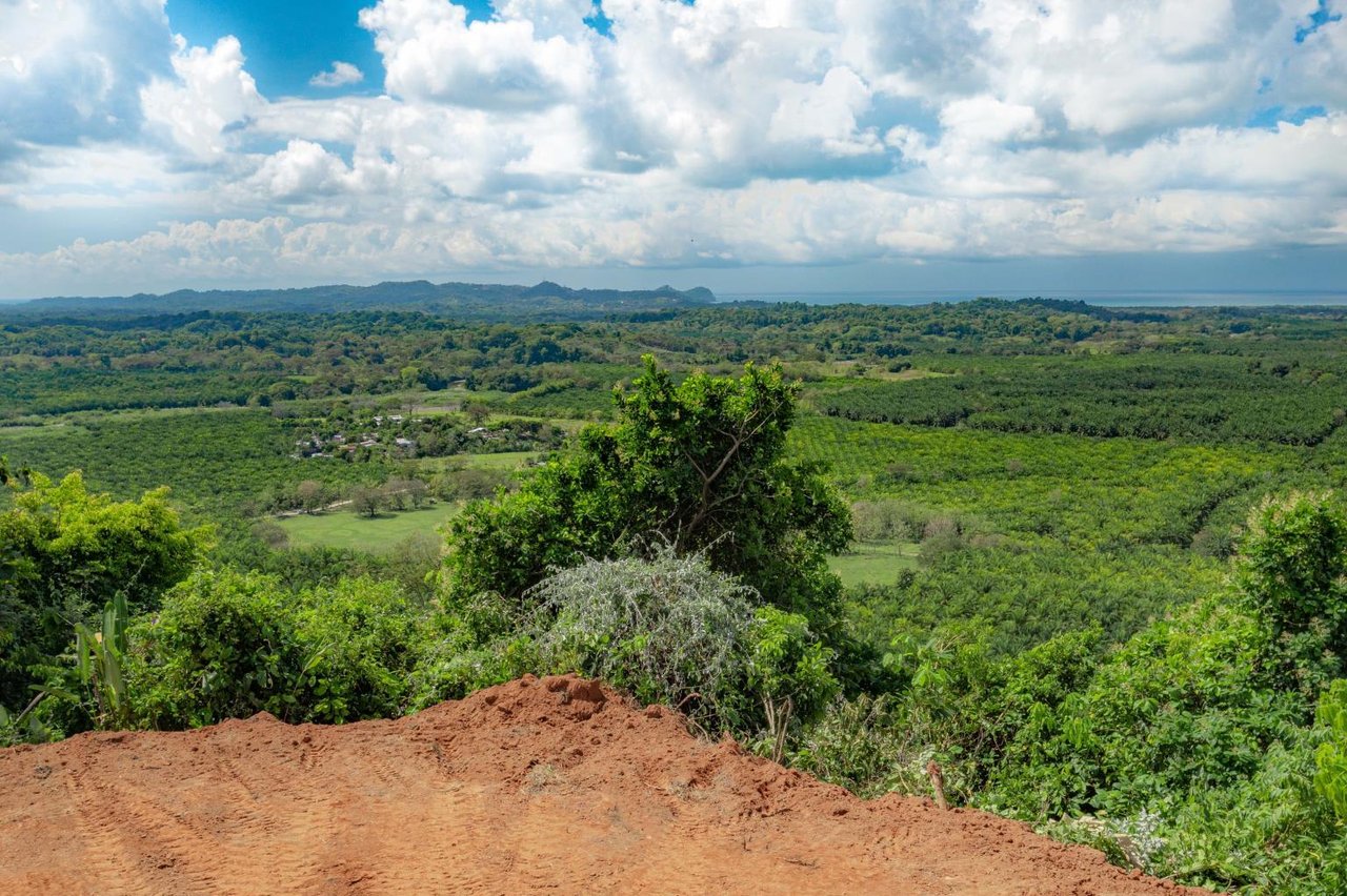 Ocean view land 286 acres near Quepos