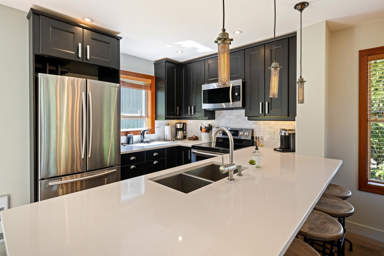 4-4661 Blackcomb Wy