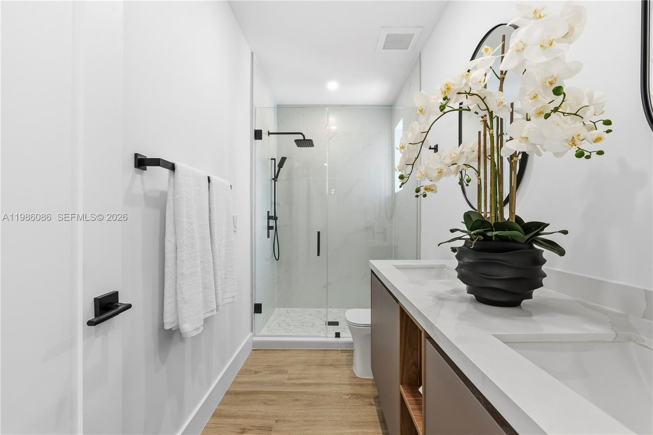 2730-sw-31-avenue-miami-fl-pool-home-sold-bathroom