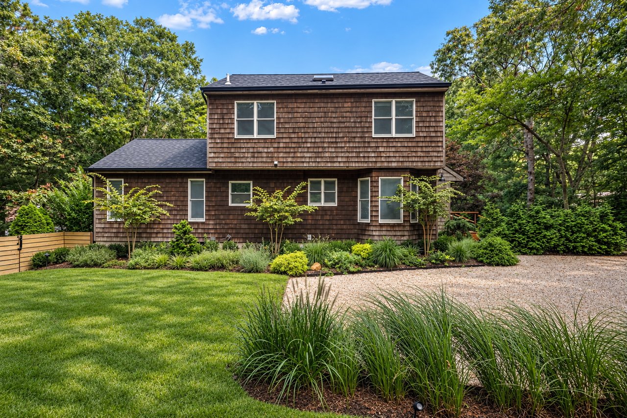 26 Harbor View Dr., East Hampton