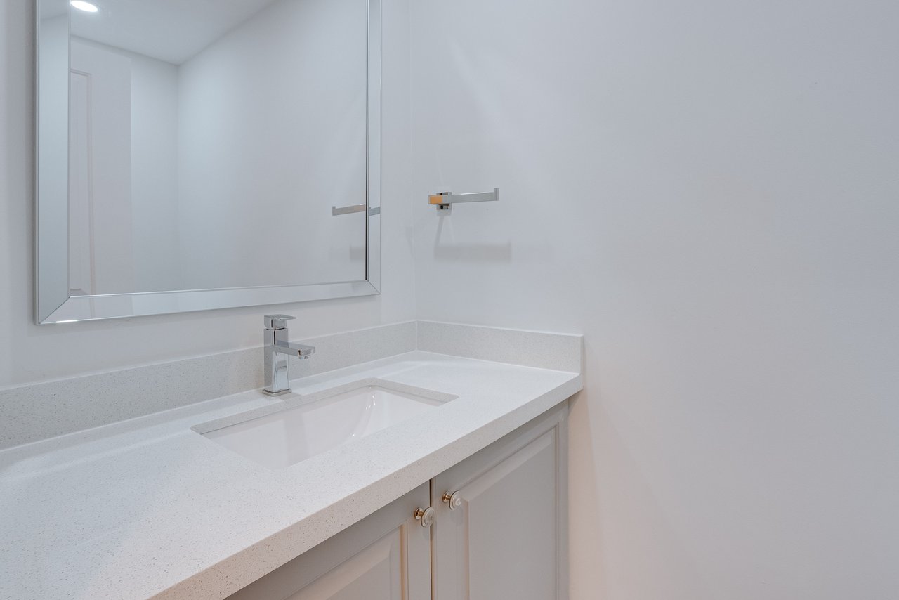 25 Karen Road Unit: Lower