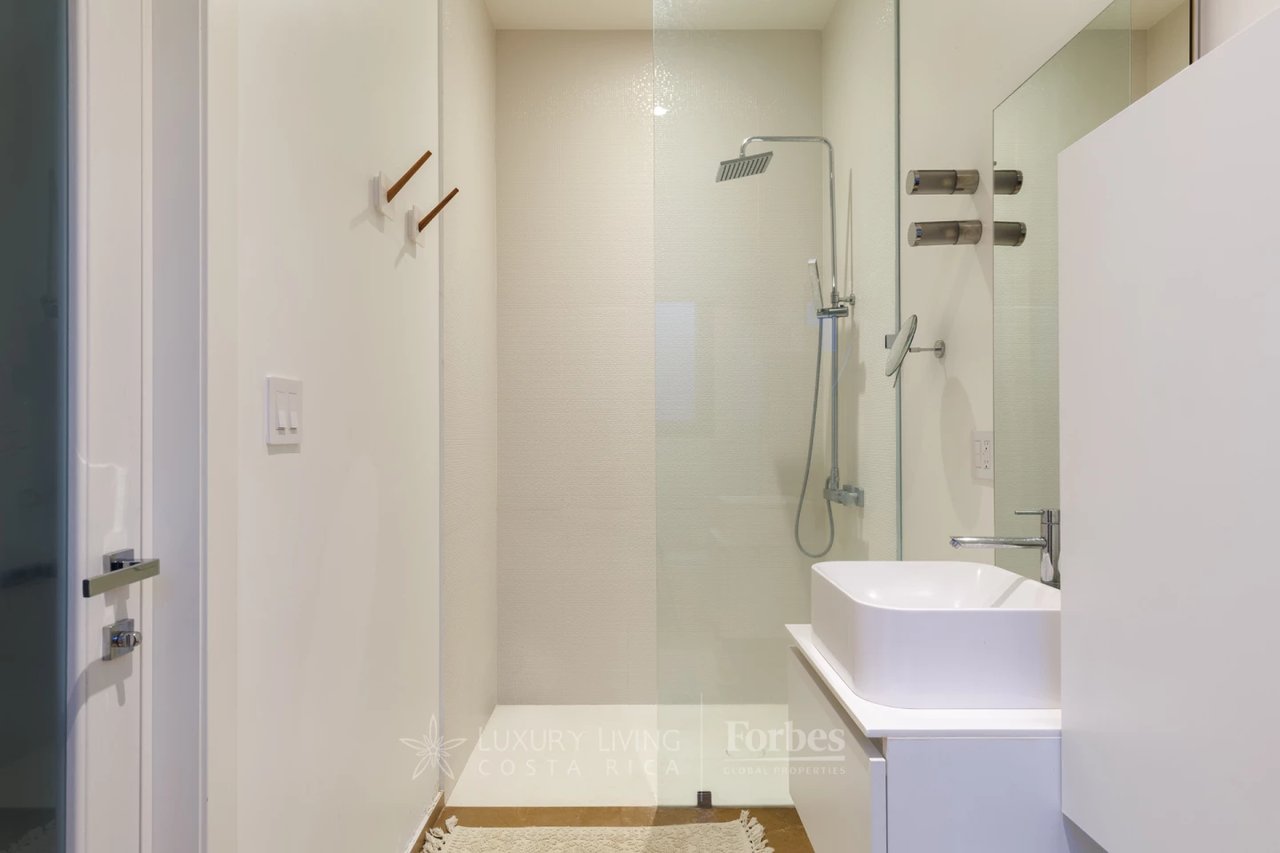 20166 - Paradise Estate: 4-Bedroom Villa with Spa & Pool in Pinilla