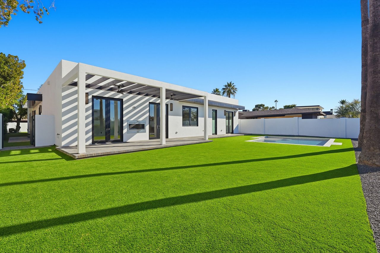 3106 N VALENCIA Lane