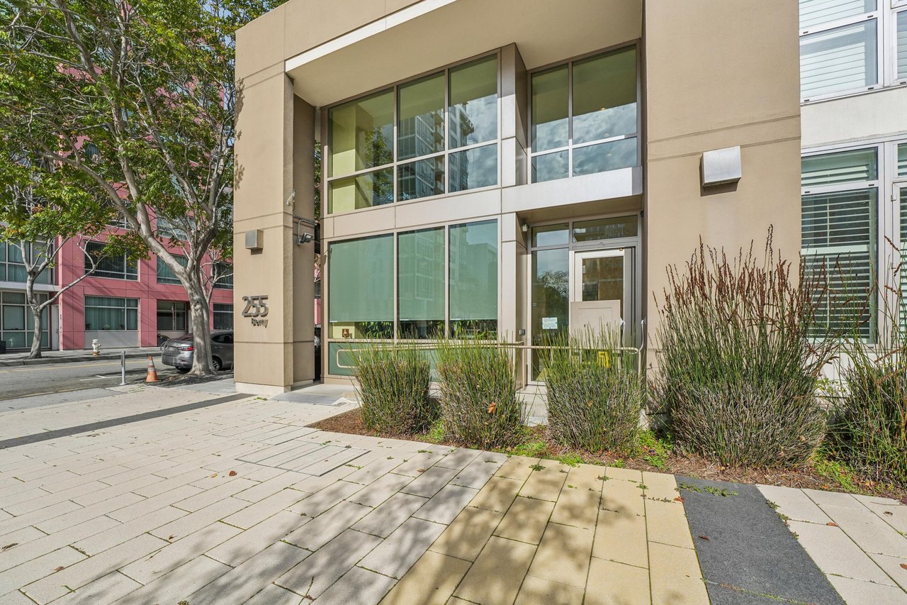 255 Berry St #512