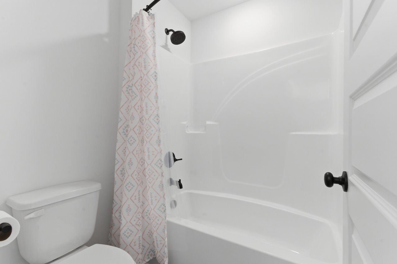 Immaculate 5BR Home with Outdoor Fireplace & Community Pool