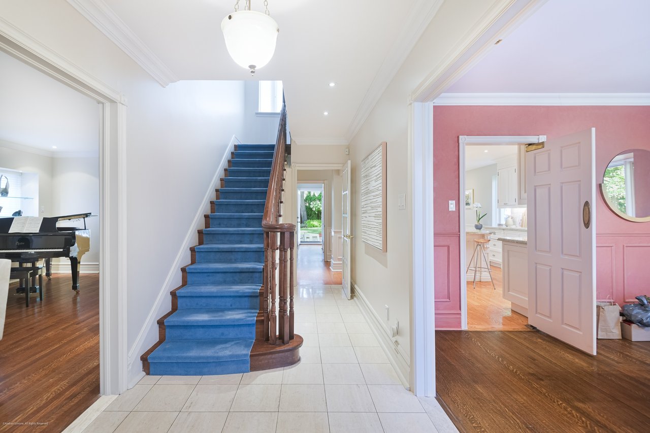Moore Park 5 Bedroom on Lush Lot
