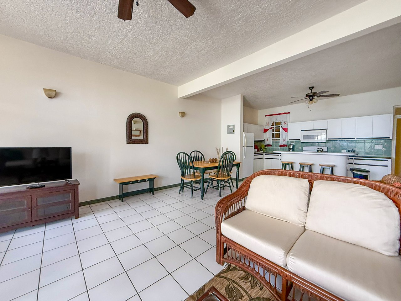 317 Paraquita Bay 2 Bedroom Apartment 