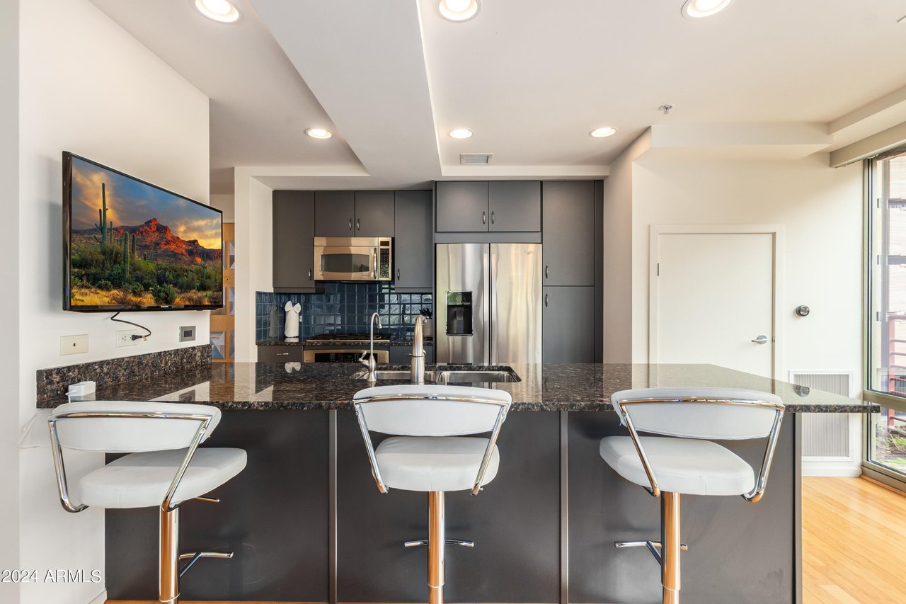 7137 E Rancho Vista Dr, #4005