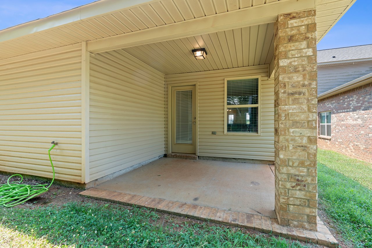 MADISON CITY SCHOOLS! Charming Home in a Great Location!