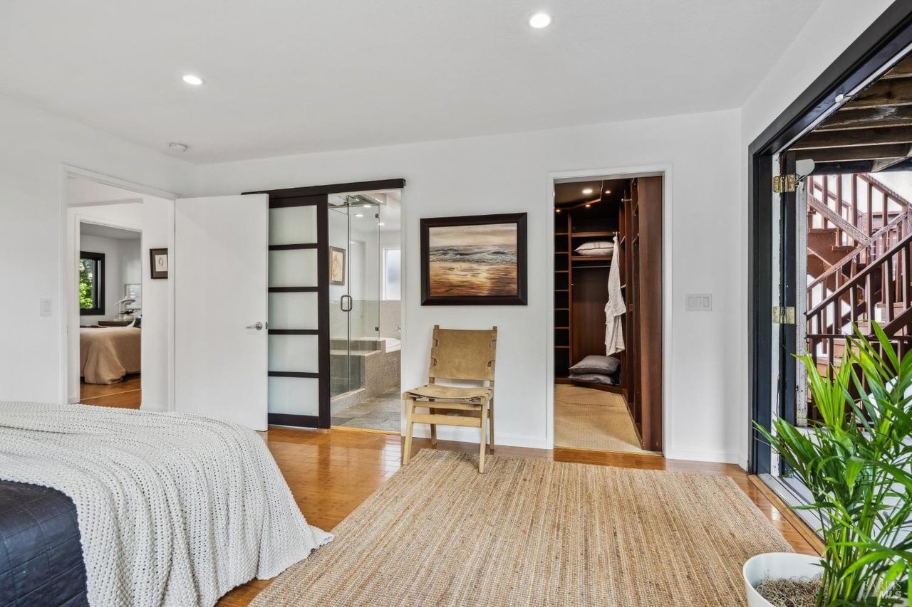 104 4th St