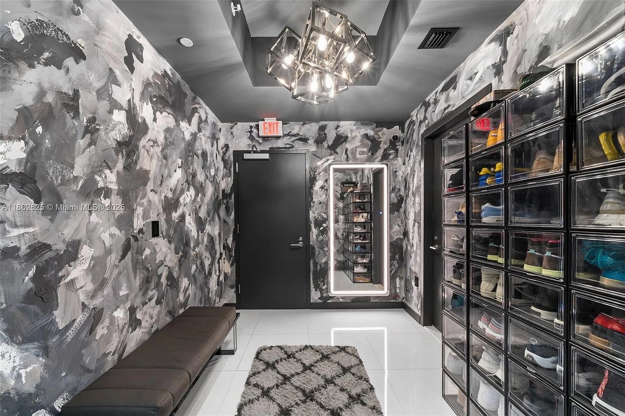 851 NE 1st Ave #4303