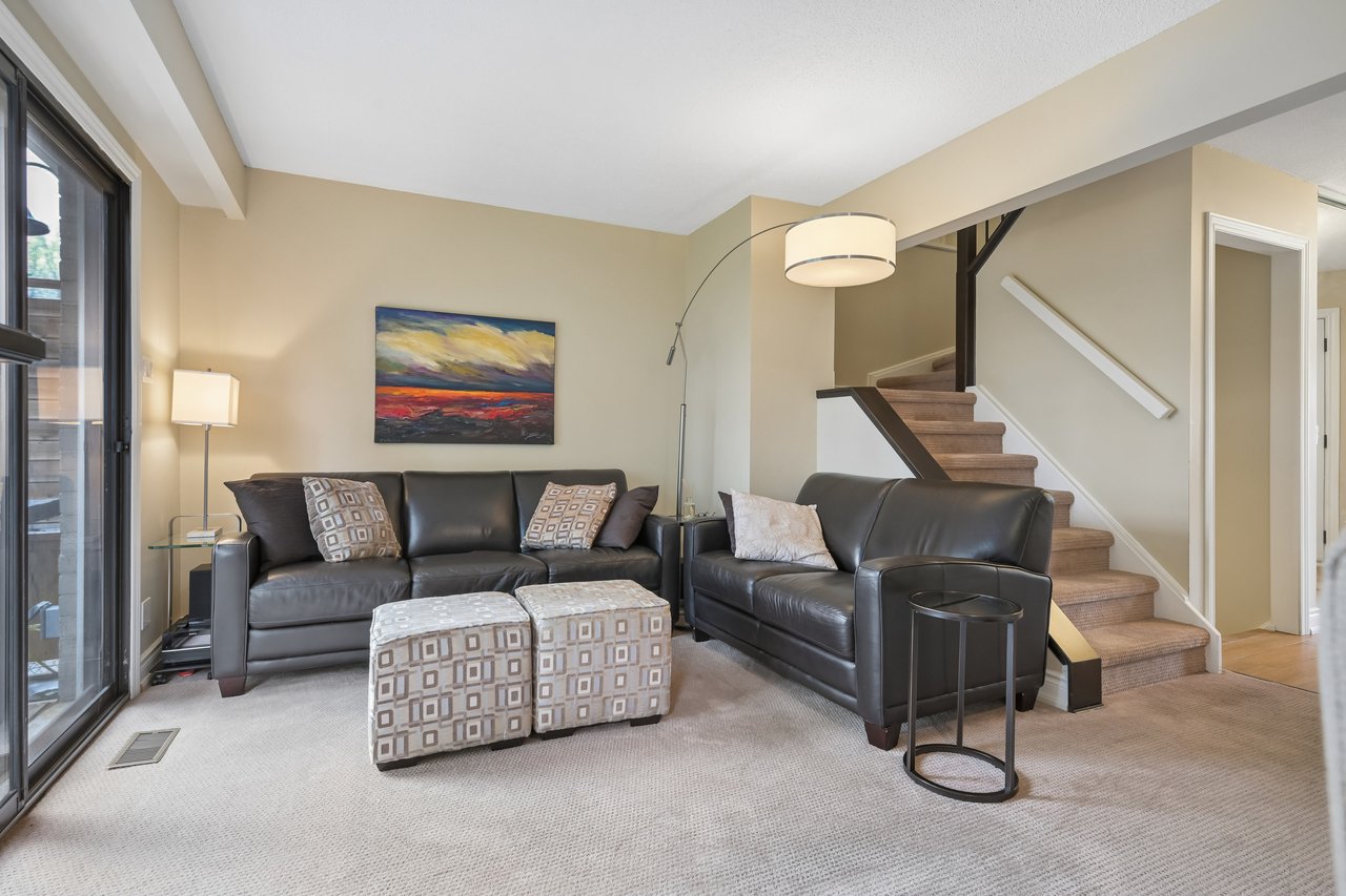 Ravine Living in Glen Abbey!